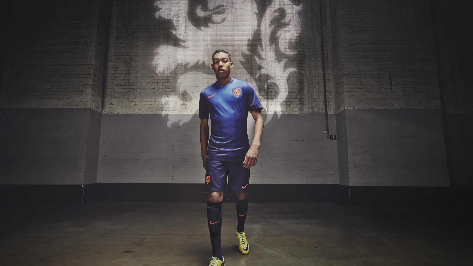 爱游戏体育app-五大联赛定位球策略演化是否增强进攻多样性，定位球战术分为